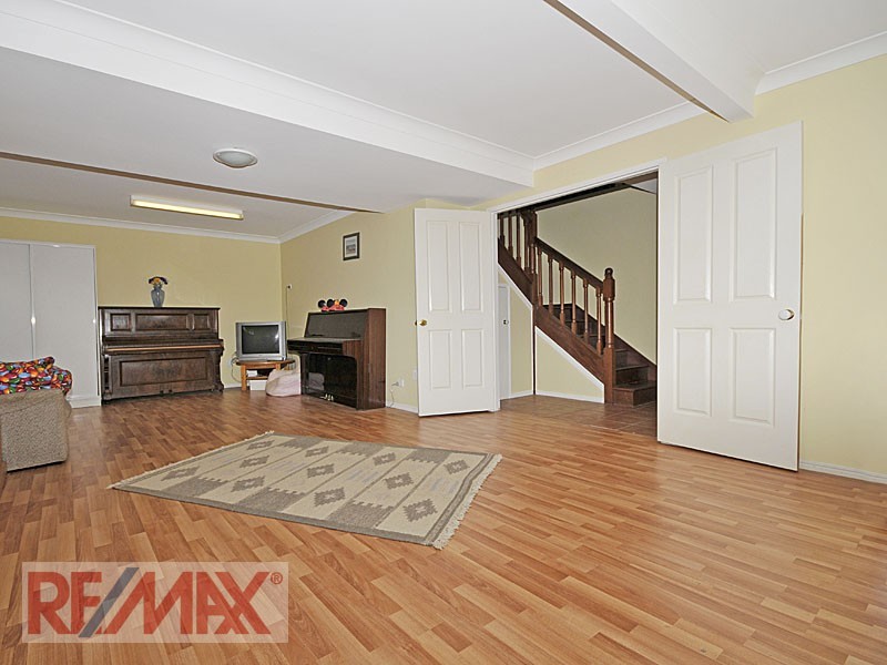 38 Hillenvale Ave, Arana Hills QLD 4054