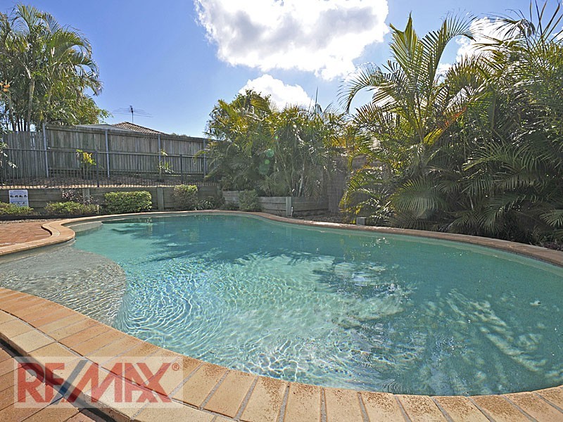 38 Hillenvale Ave, Arana Hills QLD 4054