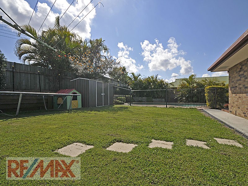 38 Hillenvale Ave, Arana Hills QLD 4054