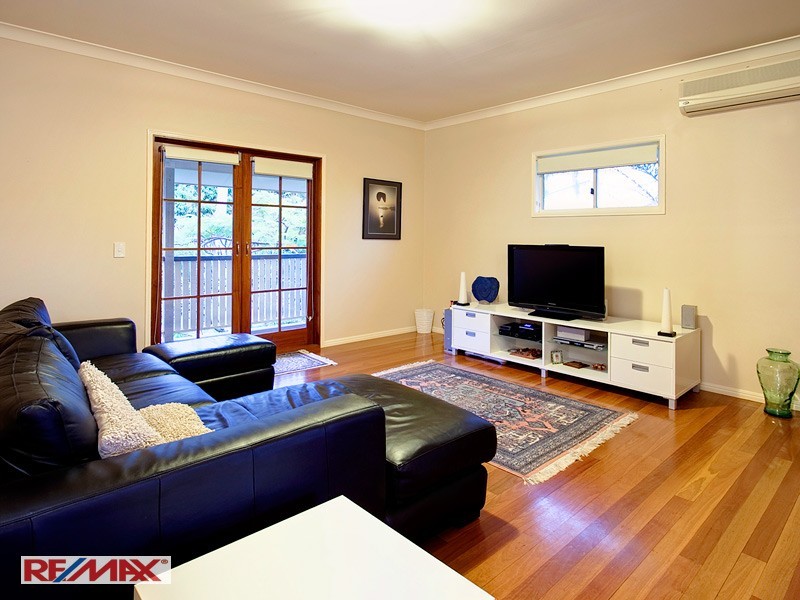 8 Brussels Avenue, Morningside QLD 4170