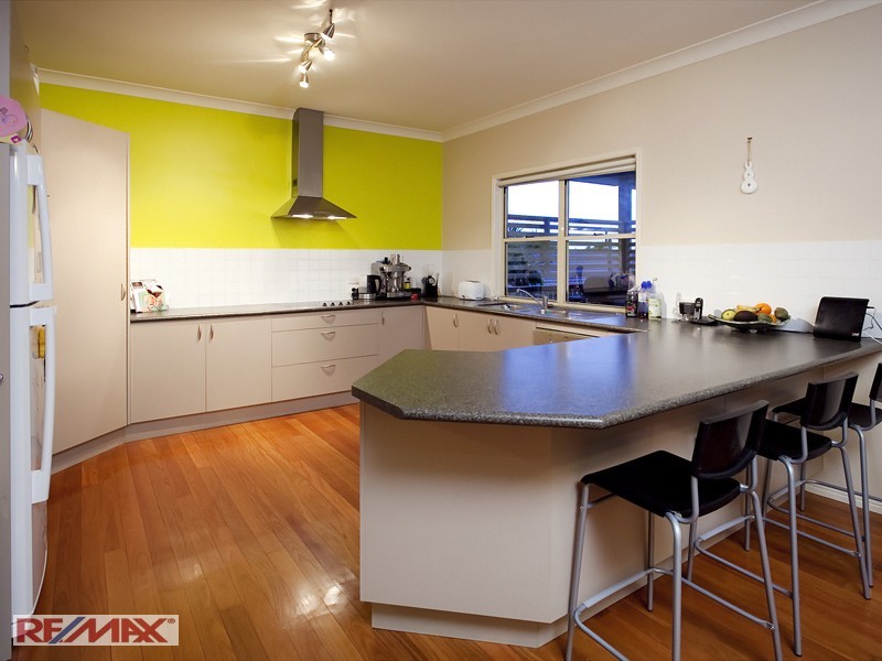 8 Brussels Avenue, Morningside QLD 4170