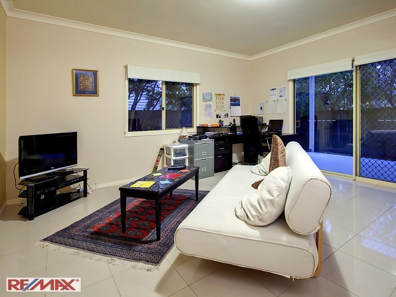 8 Brussels Avenue, Morningside QLD 4170