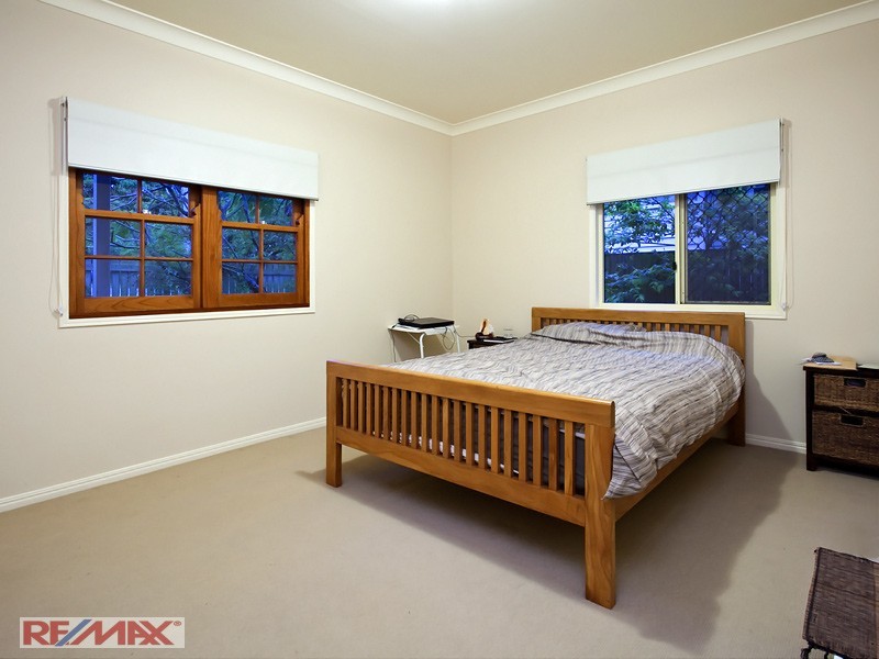 8 Brussels Avenue, Morningside QLD 4170