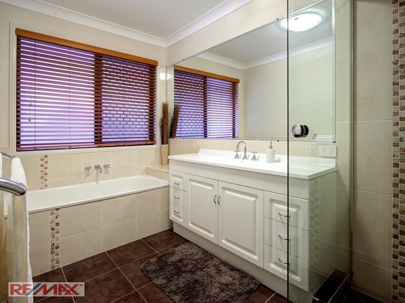 4 Bramwell Court, Cashmere QLD 4500