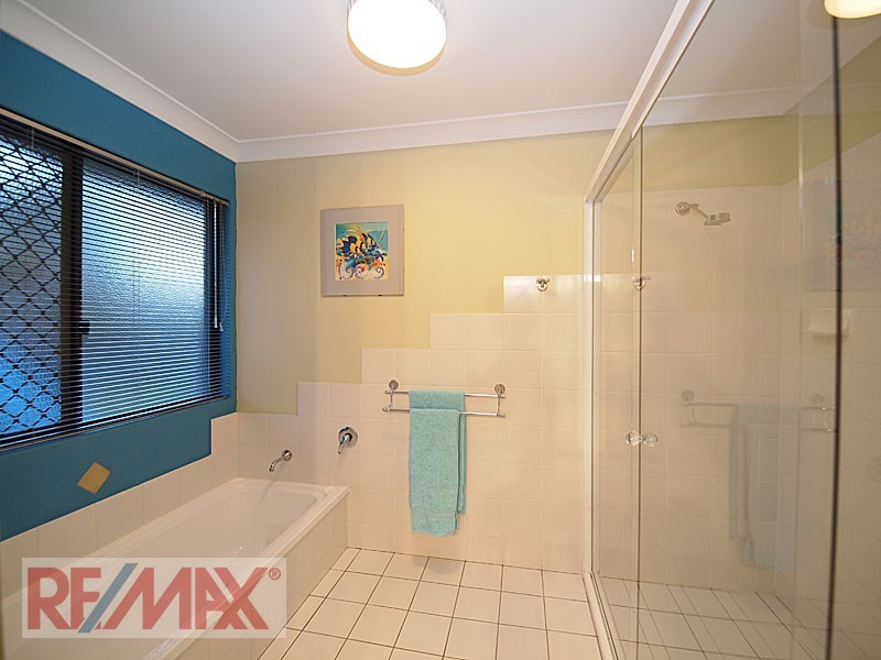 24 Talisman Court, Eatons Hill QLD 4037