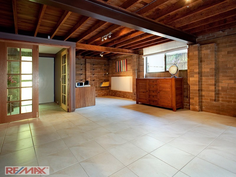 17 Yathong Court, Arana Hills QLD 4054