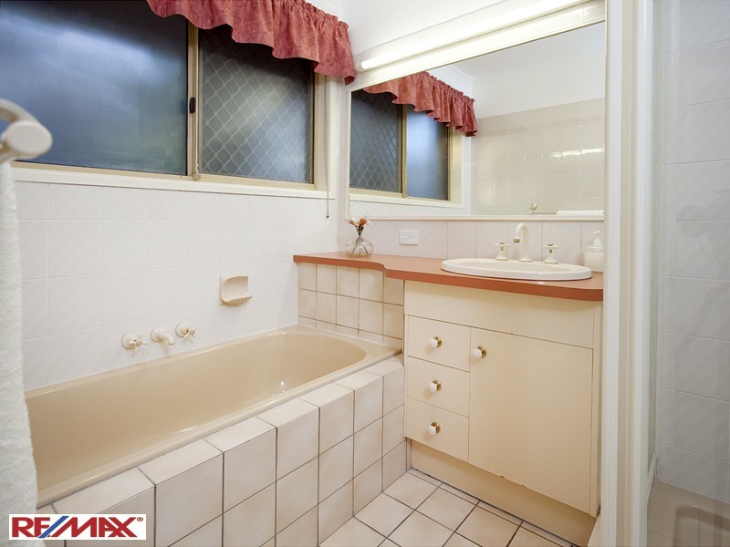 52  Kingfisher Street, Albany Creek QLD 4035