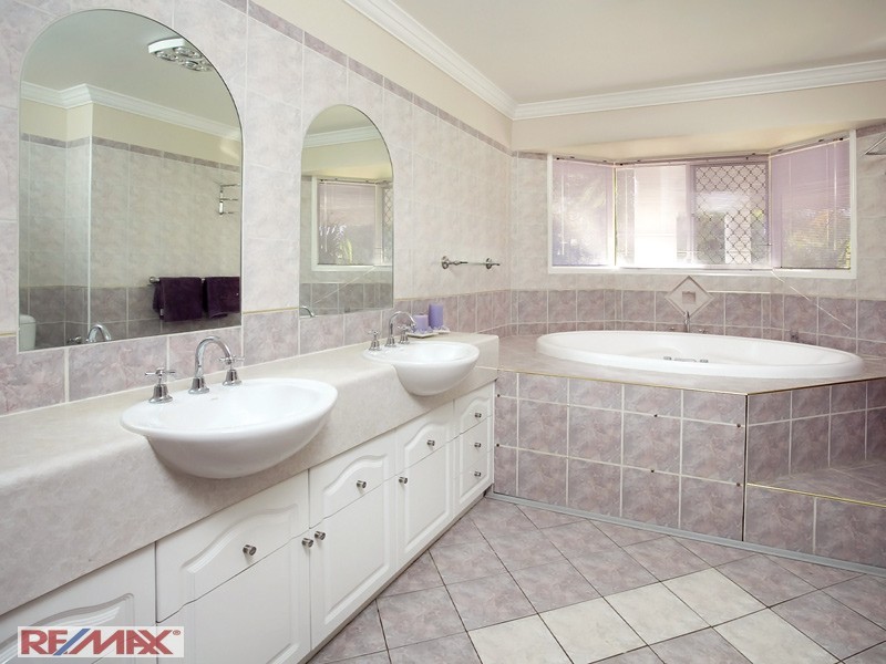 7 Manly Close, Albany Creek QLD 4035