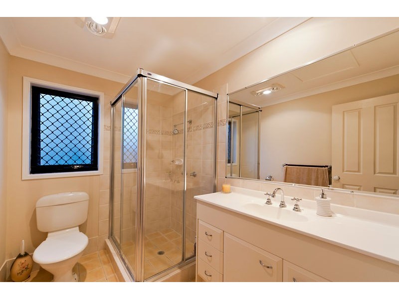 32 Cobblestone Street, Bridgeman Downs QLD 4035