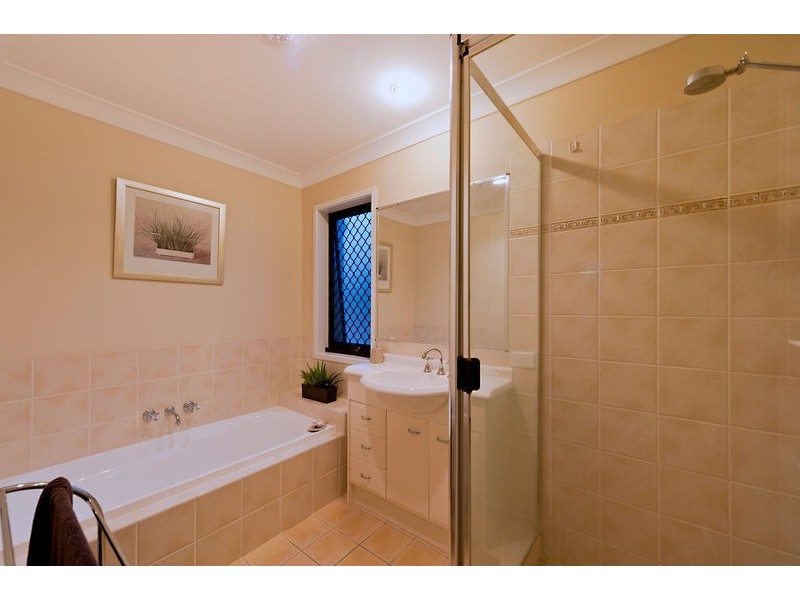 32 Cobblestone Street, Bridgeman Downs QLD 4035