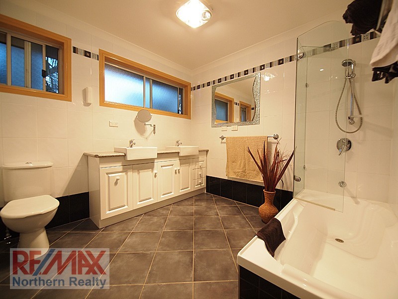 23 Pleasant Dve, Albany Creek QLD 4035