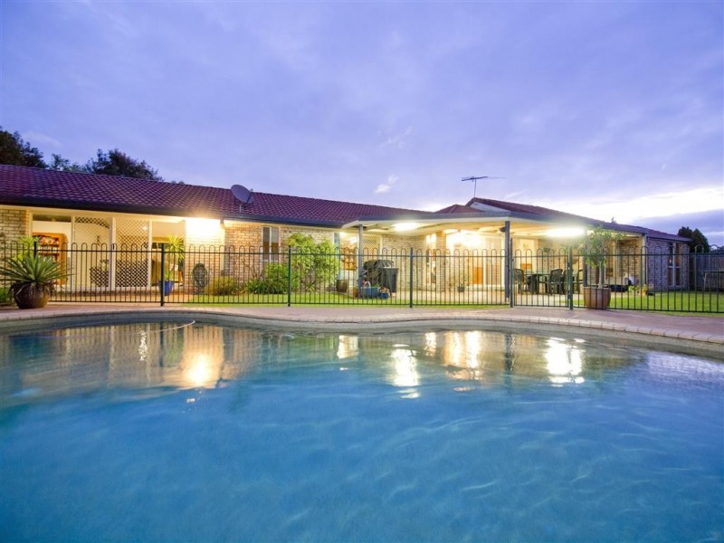 6 Boree Court, Albany Creek QLD 4035