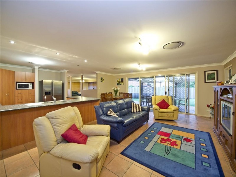 6 Boree Court, Albany Creek QLD 4035