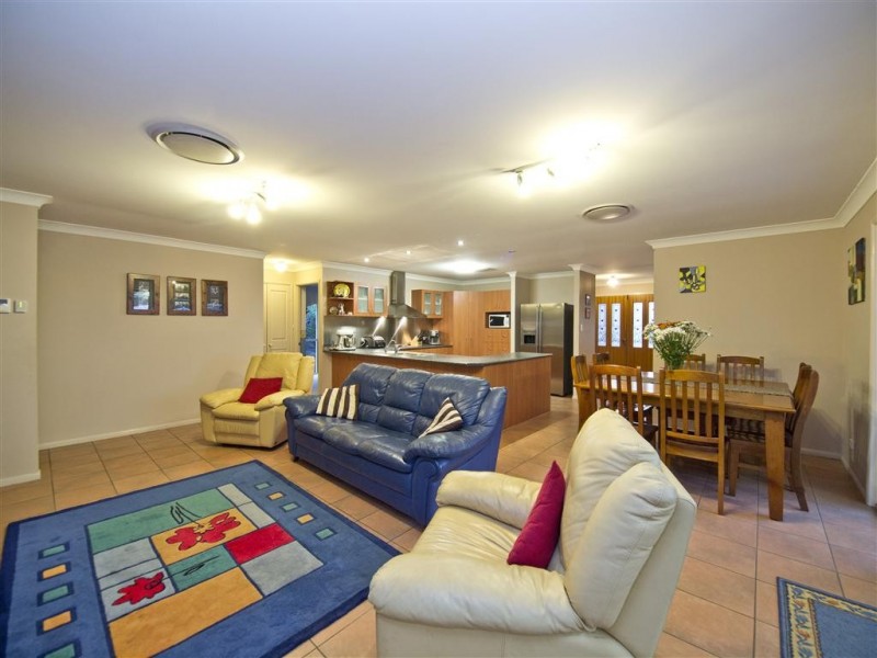 6 Boree Court, Albany Creek QLD 4035