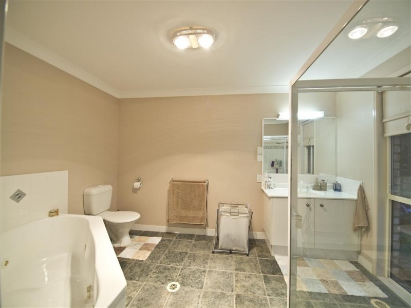 6 Boree Court, Albany Creek QLD 4035