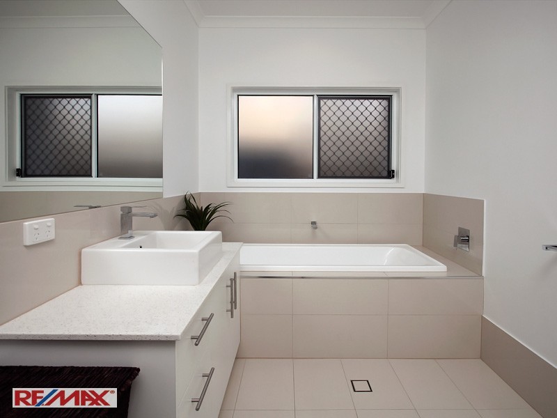 2 Avoca Place, Warner QLD 4500