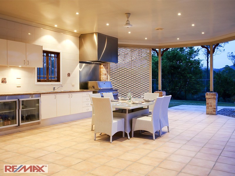 18 Victor Russell Drive, Samford Valley QLD 4520