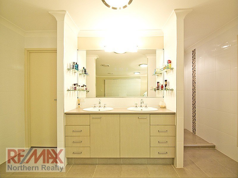 7 Colin Place, Cashmere QLD 4500