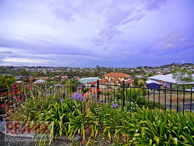 11 Laceflower Crescent, Eatons Hill QLD 4037