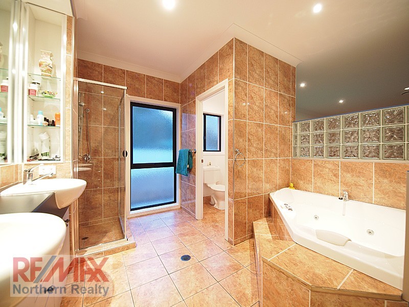 11 Laceflower Crescent, Eatons Hill QLD 4037