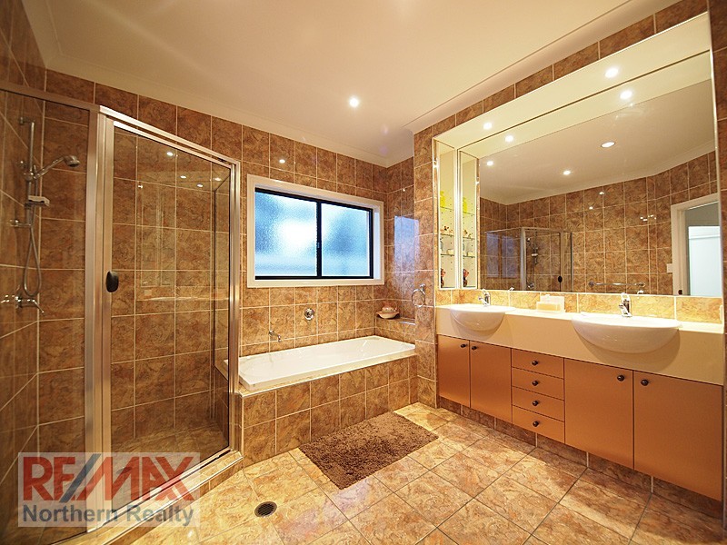 11 Laceflower Crescent, Eatons Hill QLD 4037