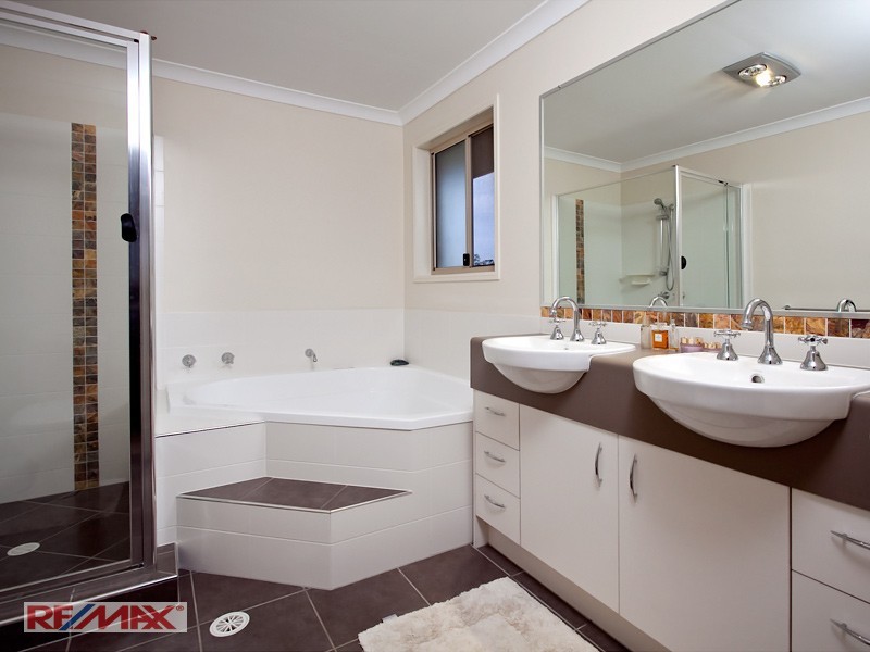 16 Ladbroke Close, Carseldine QLD 4034