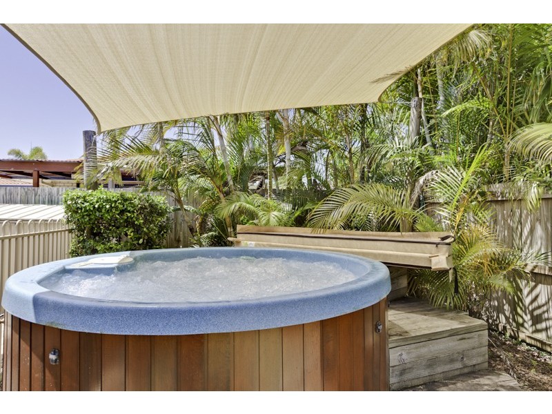 2 Boccaccio Crt, Mountain Creek QLD 4557