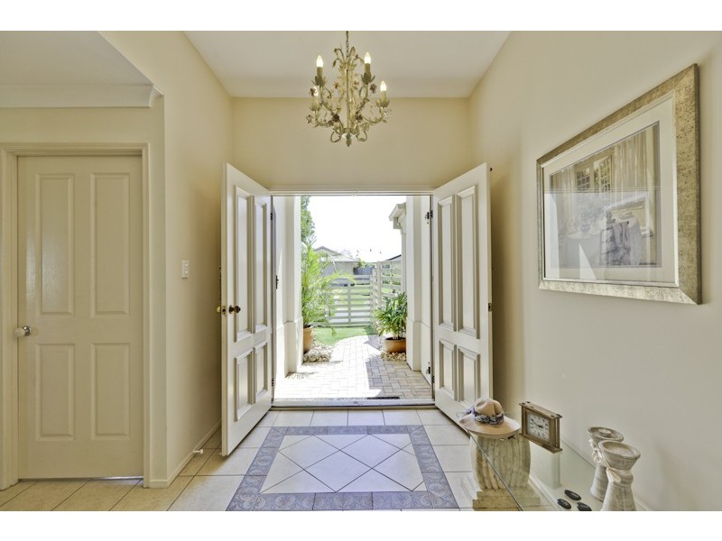 2 Boccaccio Crt, Mountain Creek QLD 4557