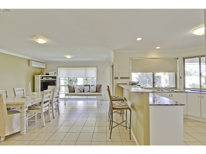 2 Boccaccio Crt, Mountain Creek QLD 4557