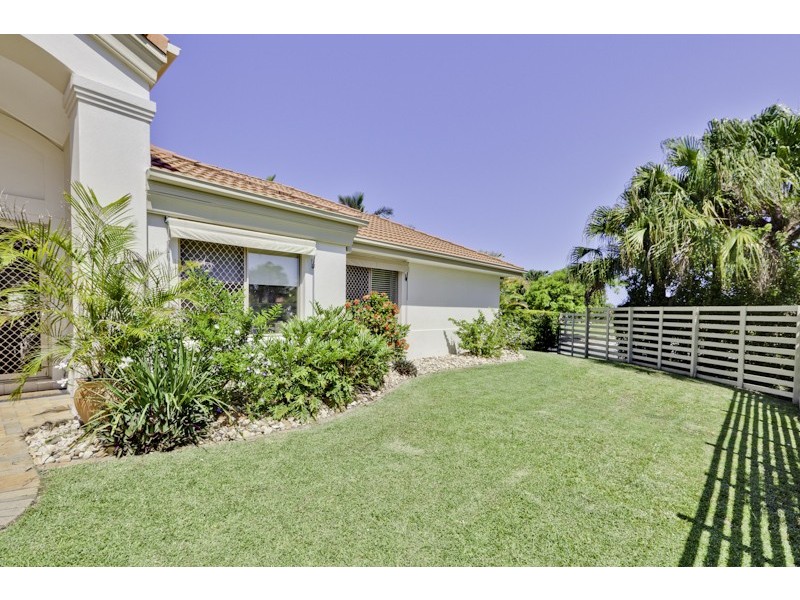 2 Boccaccio Crt, Mountain Creek QLD 4557