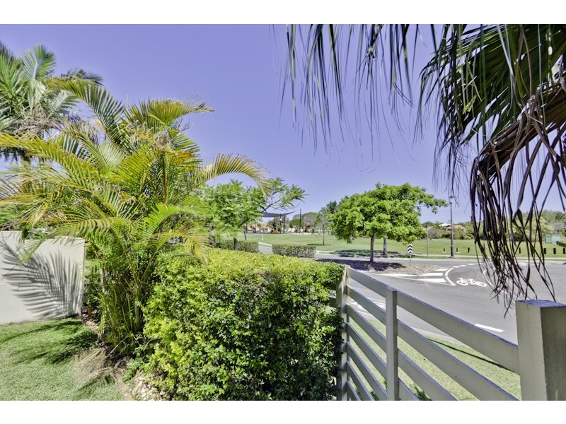 2 Boccaccio Crt, Mountain Creek QLD 4557