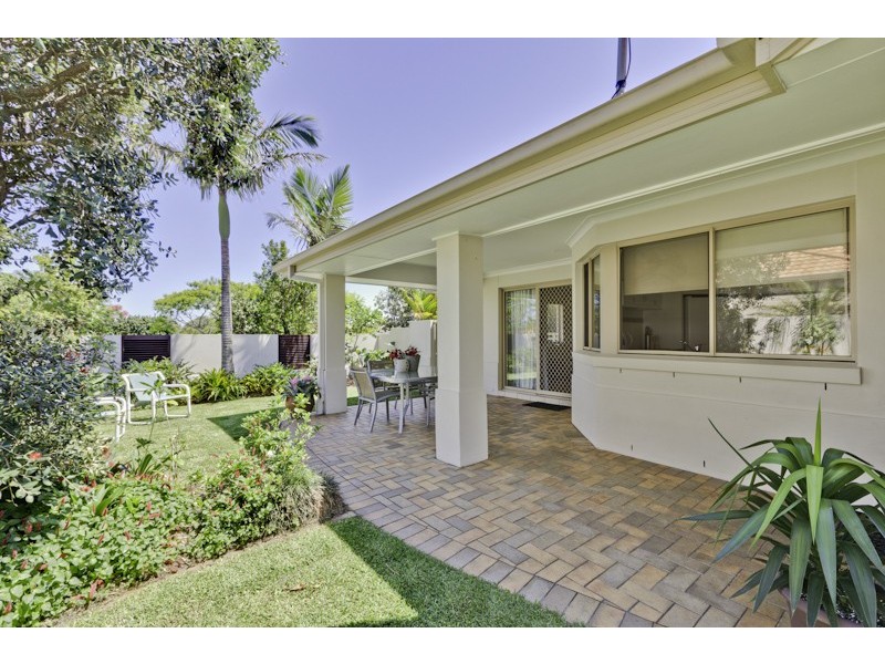 2 Boccaccio Crt, Mountain Creek QLD 4557