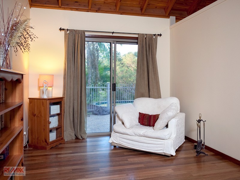 5 Denniston Court, Clear Mountain QLD 4500