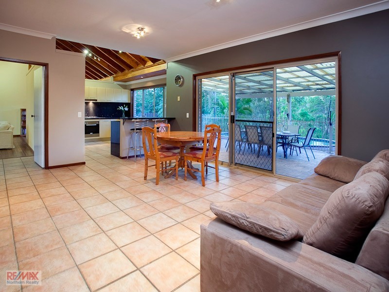5 Denniston Court, Clear Mountain QLD 4500