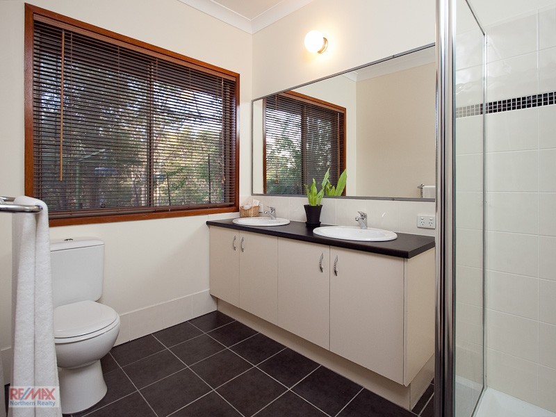 5 Denniston Court, Clear Mountain QLD 4500