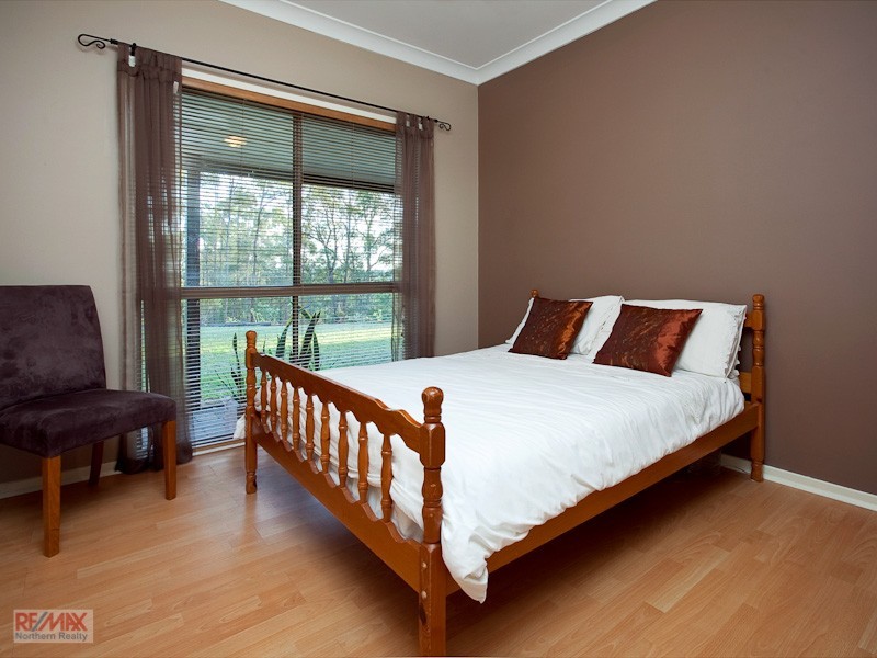 5 Denniston Court, Clear Mountain QLD 4500