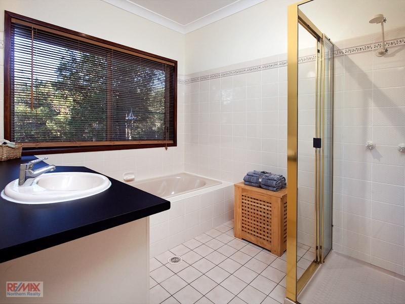 5 Denniston Court, Clear Mountain QLD 4500