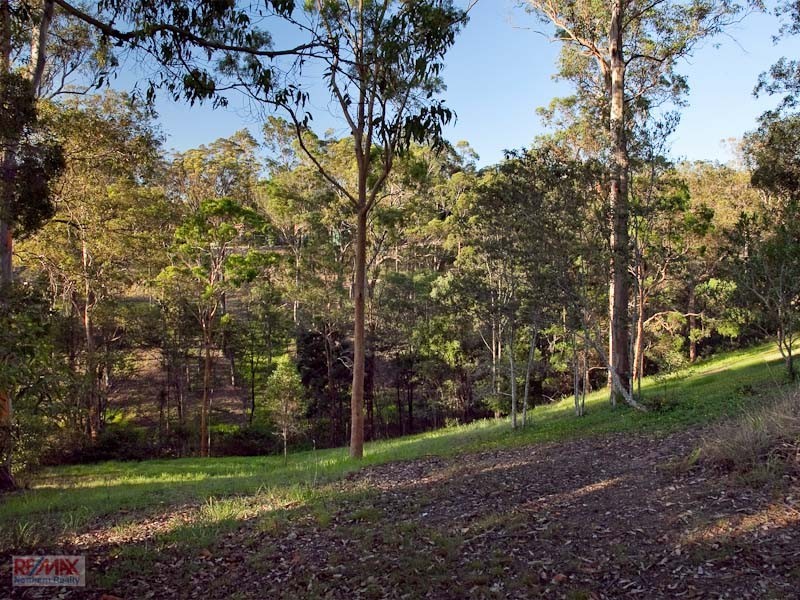 5 Denniston Court, Clear Mountain QLD 4500