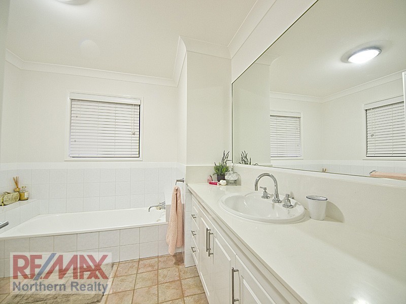 10 Bangalow Pl, Albany Creek QLD 4035