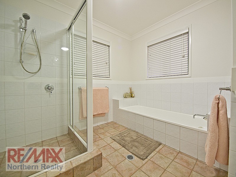 10 Bangalow Pl, Albany Creek QLD 4035