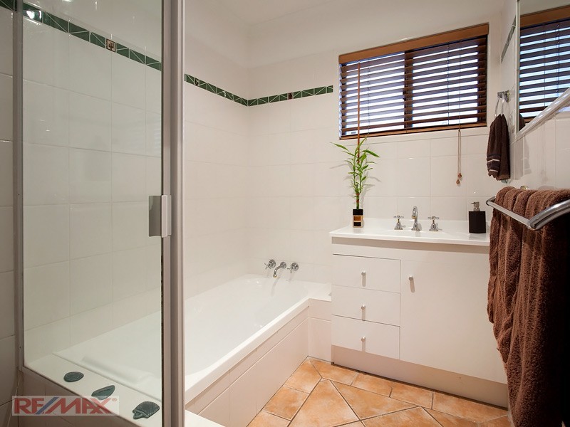 19 Alstonia Street, Arana Hills QLD 4054