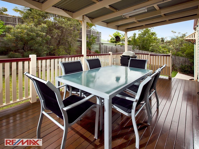 121  Saraband Drive, Eatons Hill QLD 4037