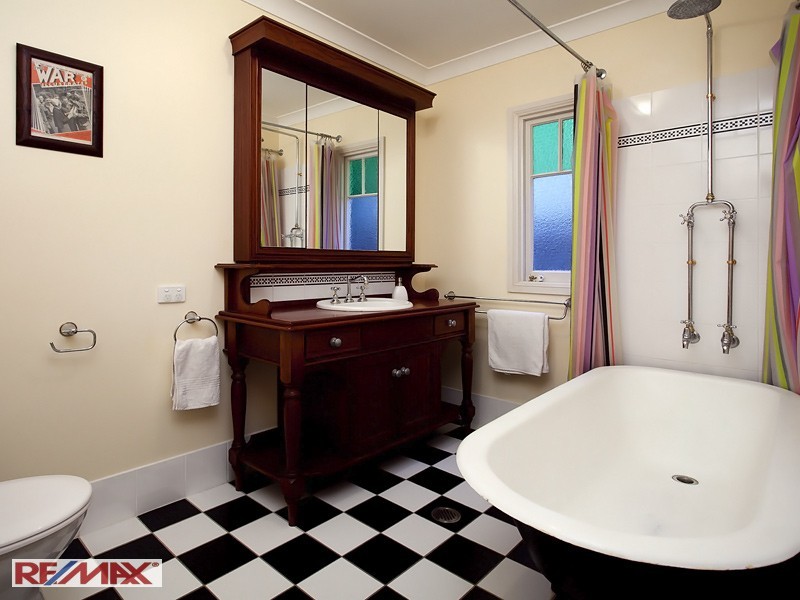 28 Coronation Street, Bardon QLD 4065