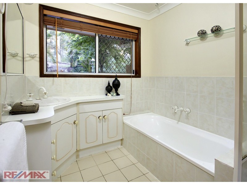 70 Cashmere Lane, Cashmere QLD 4500