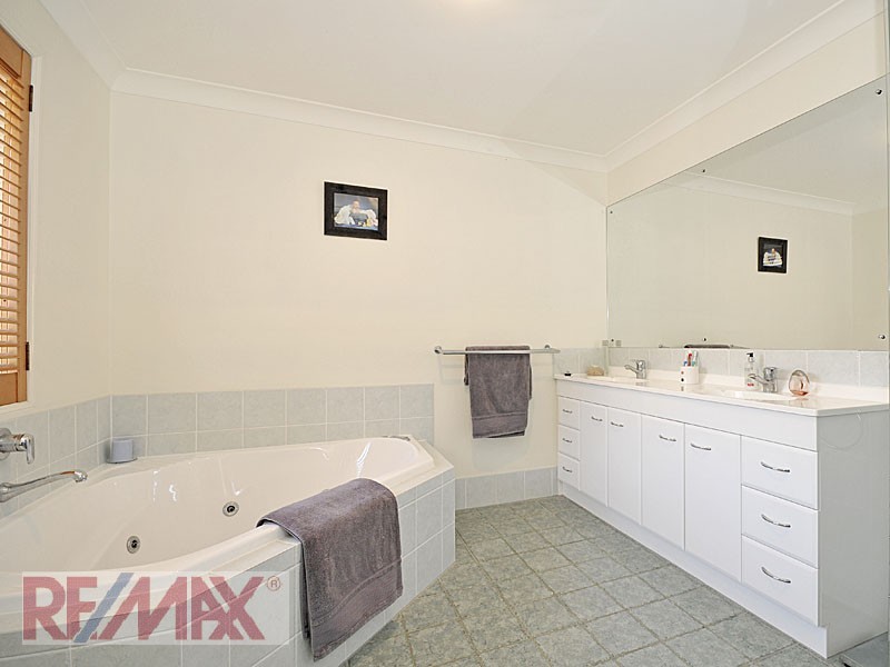 3 Ganton Place, Albany Creek QLD 4035