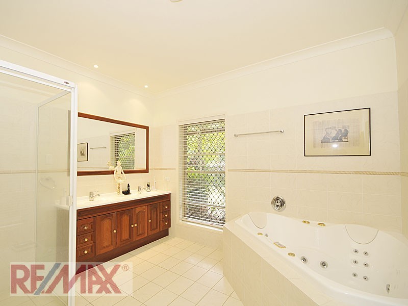 50 Snow Wood Drive, Eatons Hill QLD 4037