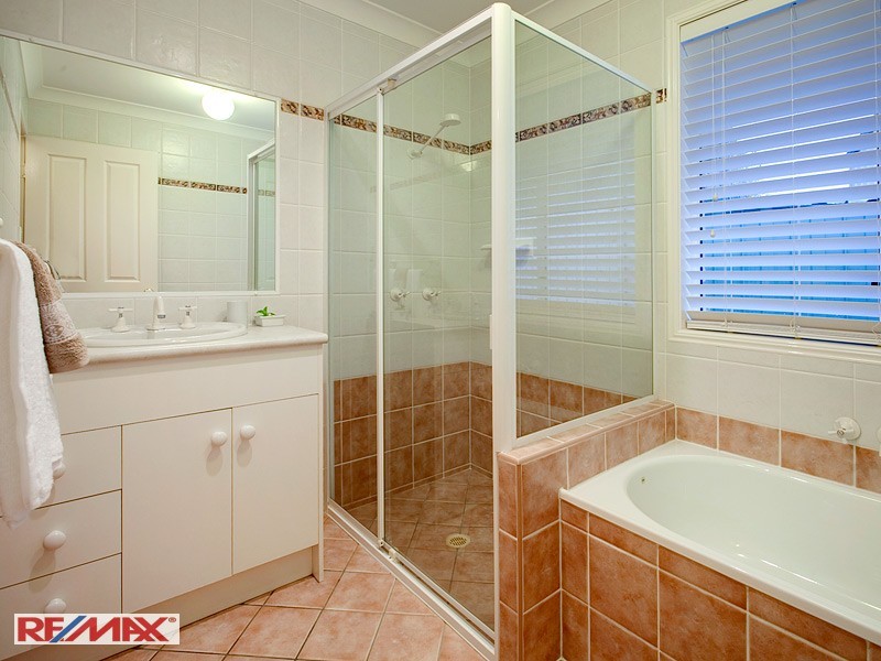 3 Peer Court, Eatons Hill QLD 4037