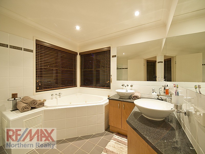 28 Talisman Court, Eatons Hill QLD 4037