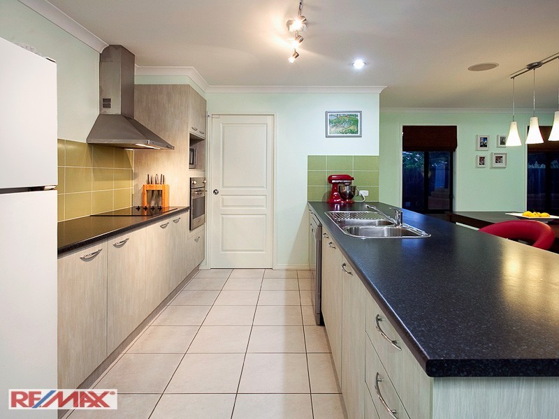 37 Bella Street, Cashmere QLD 4500