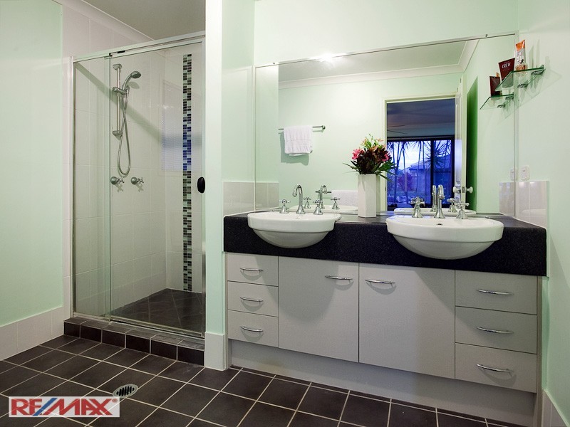 37 Bella Street, Cashmere QLD 4500